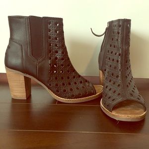 TOMS Black Peeptoe Birdcage Boots. Women's size 7